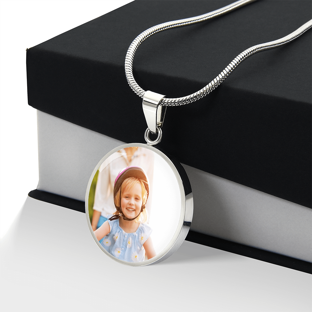 Personalized Mom Neckless and Round Pendant