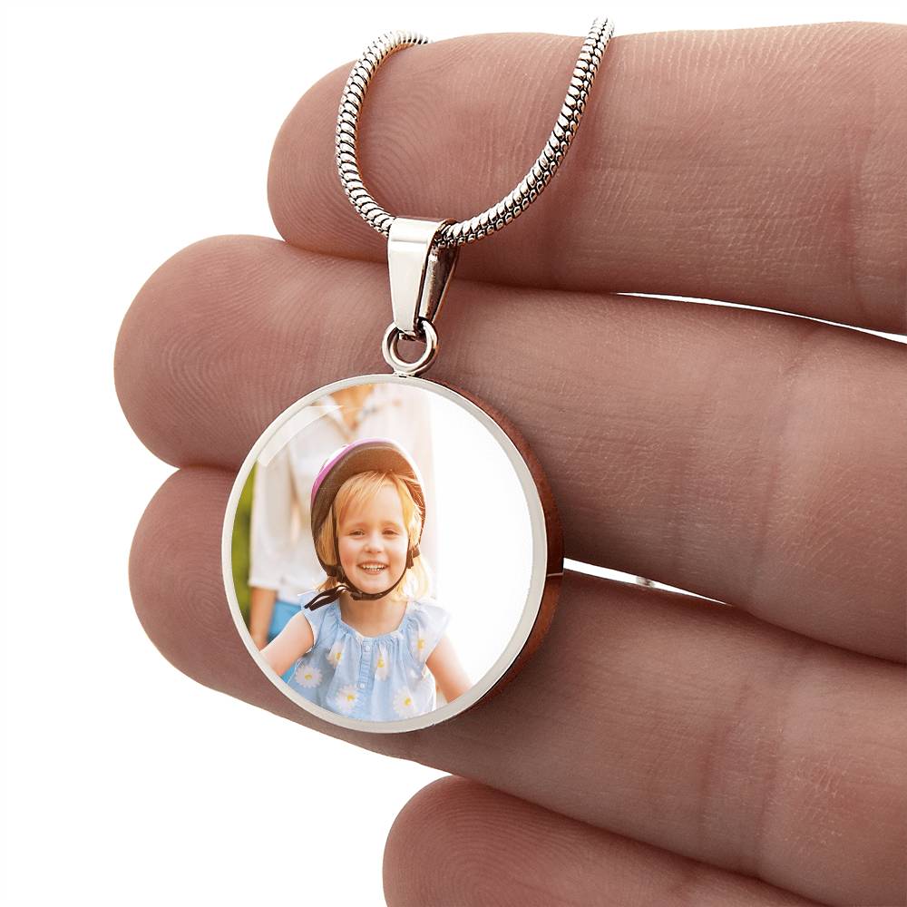 Personalized Mom Neckless and Round Pendant