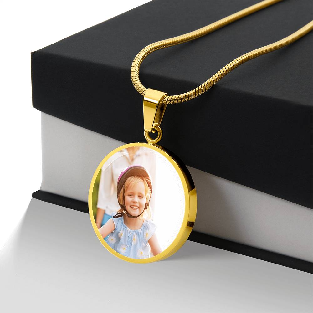 Personalized Mom Neckless and Round Pendant