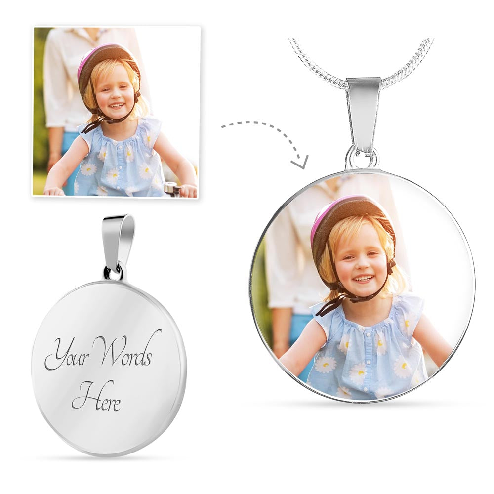 Personalized Mom Neckless and Round Pendant