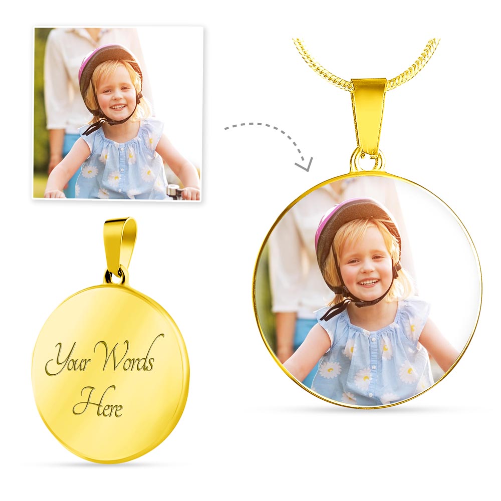 Personalized Mom Neckless and Round Pendant
